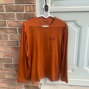 patagonia base layer men’s large orange